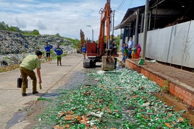 Tiêu hủy 330 thùng bia Heineken kém chất lượng