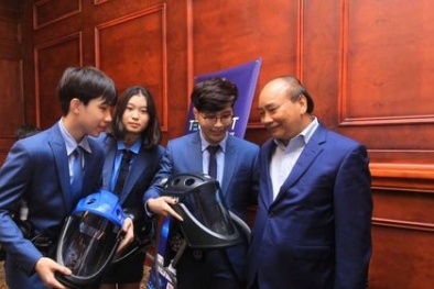 Nhóm nhà sáng chế trẻ Vihelm được Thủ tướng biểu dương tại Techfest Vietnam 2020