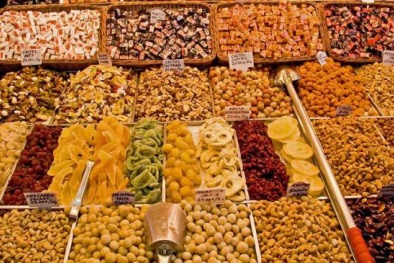 Nguy hại từ ăn ô mai kém chất lượng