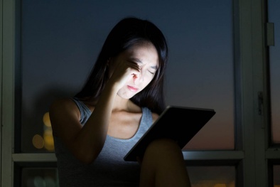 Cảnh báo nguy cơ ung thư tuyến giáp do sử dụng điện thoại ban đêm