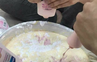 Mắc bệnh 'lột da' chỉ vì dùng mỹ phẩm tự chế kém chất lượng