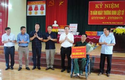 Bộ KH&CN thăm và tặng quà Trung tâm điều dưỡng người có công tỉnh Phú Thọ