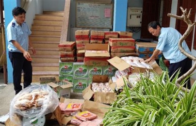 Cao Bằng: Bắt giữ hơn 1 tấn gia cầm, xúc xích nguồn gốc Trung Quốc