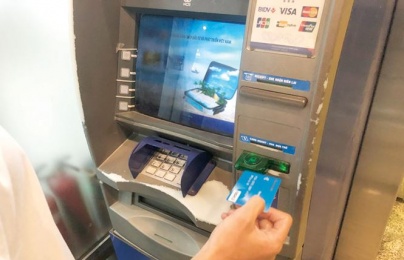 Những bí mật ẩn sau chiếc thẻ ATM mua tại chợ đen