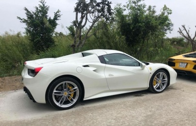 Siêu xe Ferrari 488 Spider hơn 15 tỷ về tay đại gia Bình Phước hấp dẫn cỡ nào?