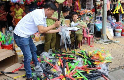 Lâm Đồng: Tịch thu, tiêu hủy hàng loạt đồ chơi trẻ em bạo lực