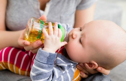 2 sai lầm cha mẹ thường mắc khi sơ cứu trẻ bị hóc nghẹn