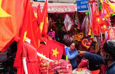 Chung kết AFF Cup: Cũng ‘hot’ như vé vào sân Mỹ Đình, đồ cổ vũ bóng đá đắt đỏ từng giờ