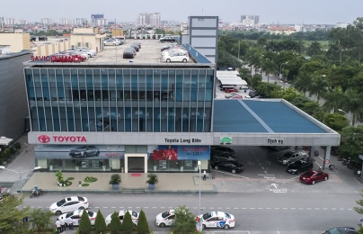 Chủ xe bức xúc đại lý Toyota Long Biên sửa chữa cẩu thả, coi thường khách hàng
