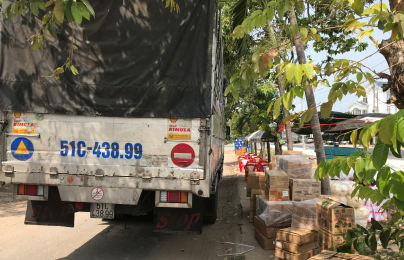 Phát hiện hàng thực phẩm, phụ tùng ô tô, điện gia dụng không có hóa đơn, chứng từ