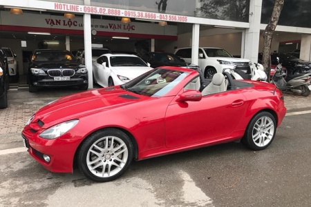 Mercedes-Benz SLK được rao bán giá 795 triệu đồng sở hữu tính năng, công nghệ gì?