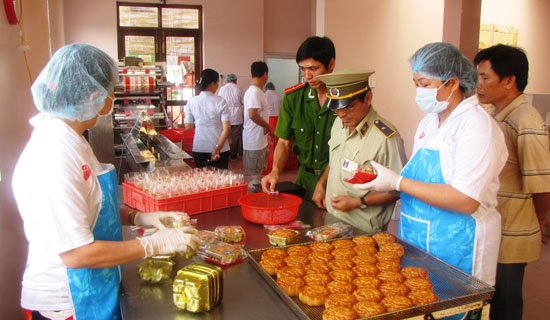 Chưa đầy một tháng phạt cơ sở bánh Trung thu như 'ngả rạ'