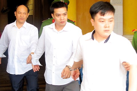 Nhận hàng nghìn đô, sếp ngân hàng hầu tòa