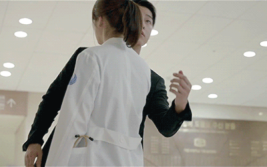 Cảnh phim 'Hậu duệ mặt trời' bất ngờ xuất hiện trong đề thi Vật lý