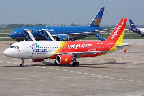 Chỉ trong vòng 1 tuần, có tới hơn 800 chuyến bay bị hủy, chậm