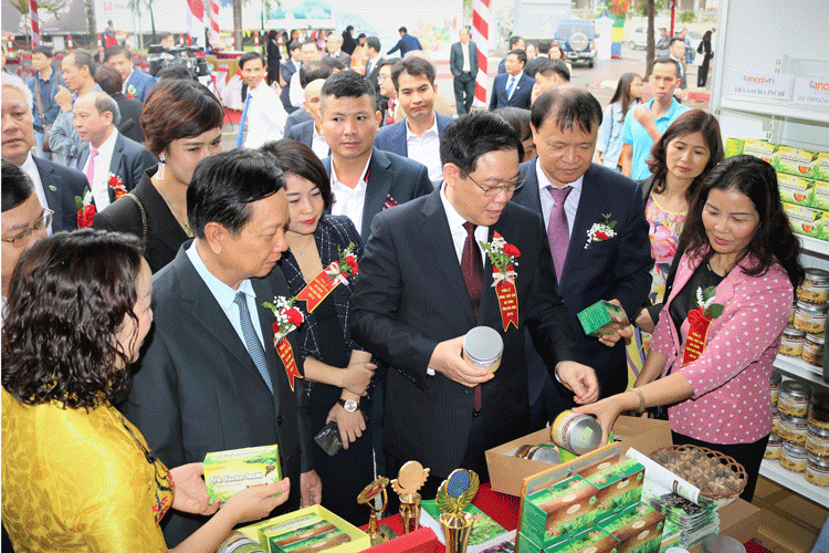 Nông sản đặc sản Hòa Bình đổ bộ vào thị trường Thủ đô với giá hấp dẫn