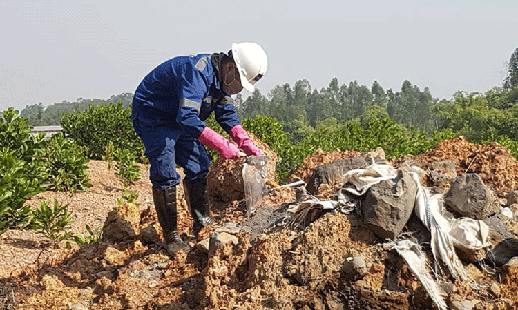 Chủ tịch Hà Nội chỉ đạo làm rõ vụ chôn lấp trái phép chất thải tại Sóc Sơn 