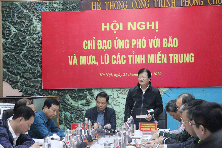 Khẩn trương ứng phó với bão số 8 đang tiến về miền Trung