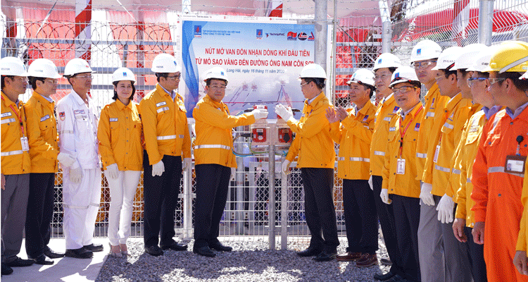 PV GAS- Lễ đón nhận dòng khí đầu tiên từ mỏ khí Sao Vàng  Đại Nguyệt đến đường ống Nam Côn Sơn 2