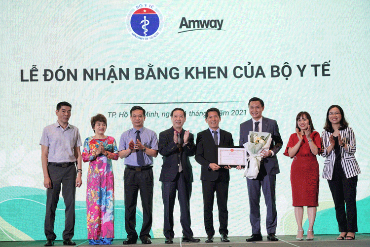 Amway Việt Nam lần thứ hai đón nhận bằng khen của Bộ Y tế