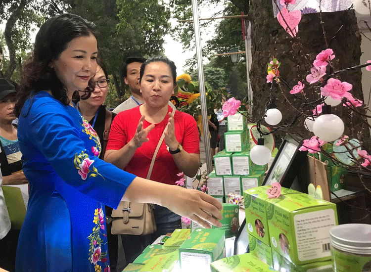 Sản vật của 15 địa phương tụ hội tại Tuần hàng Việt thành phố Hà Nội 2021