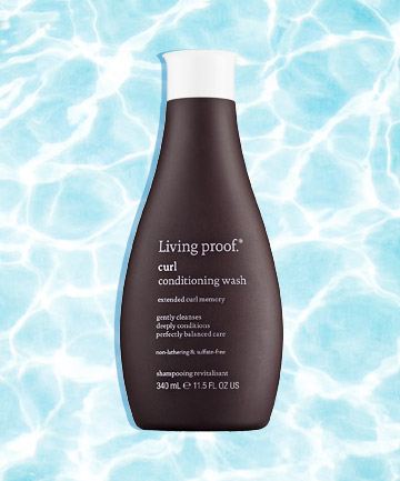Living Proof Curl Conditioning Wash có tác dụng làm sạch tóc ngay trong một bước gội