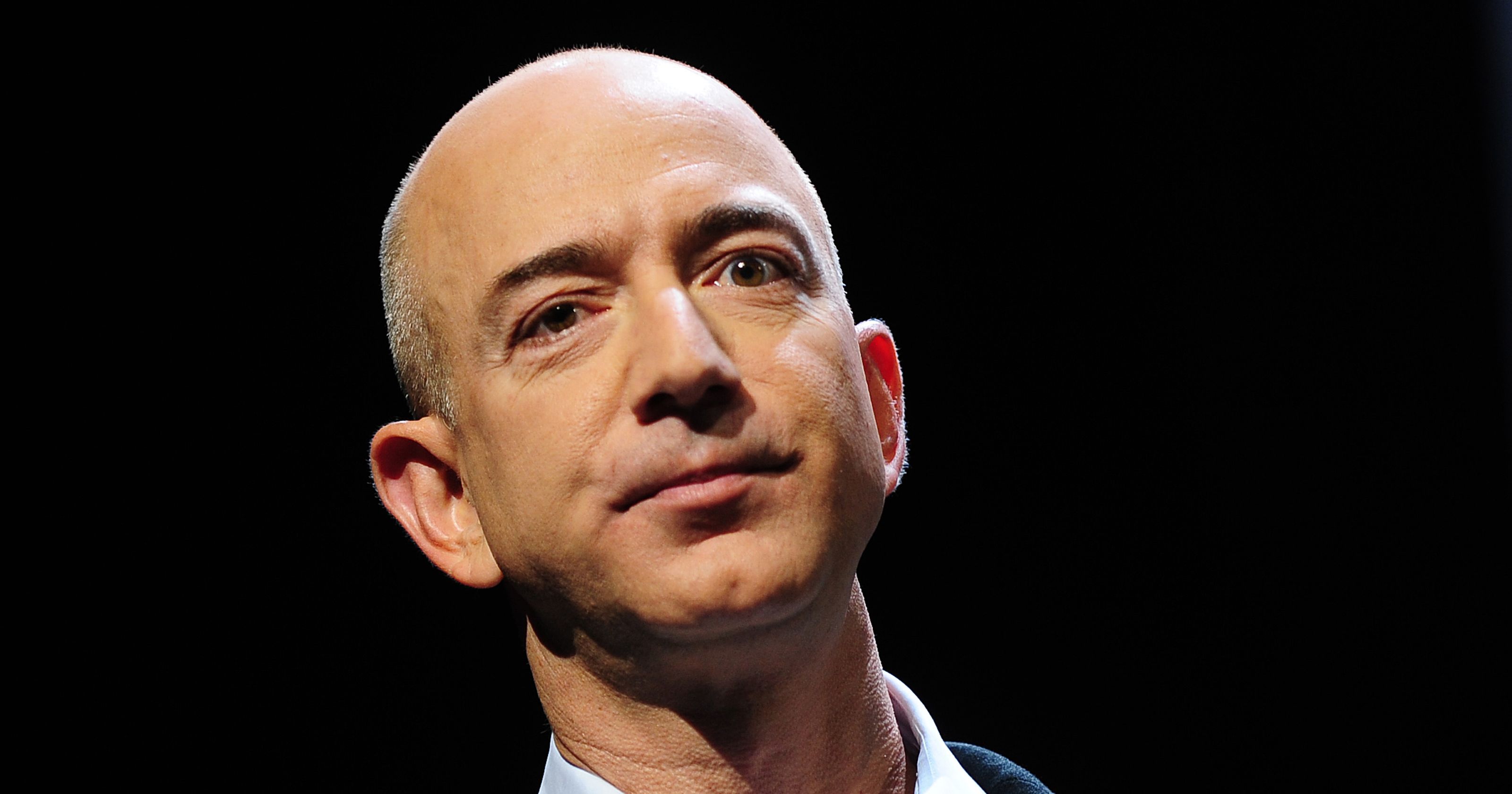 Tỷ phú Jeff Bezos đã giúp Amazon trở thành một trong những công ty hàng đầu thế giới, khiến Google lẫn Microsoft phải chùn bước. Ảnh: USA today
