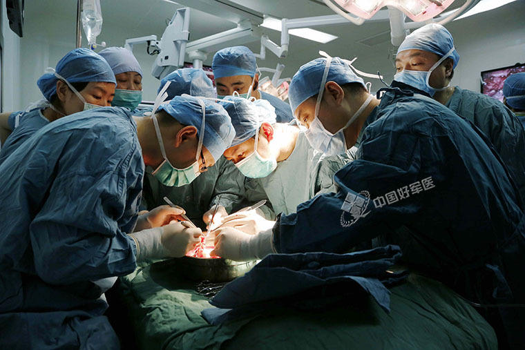 Cấy ghép tử cung lần đầu tiên được thực hiện thành công ở Trung Quốc