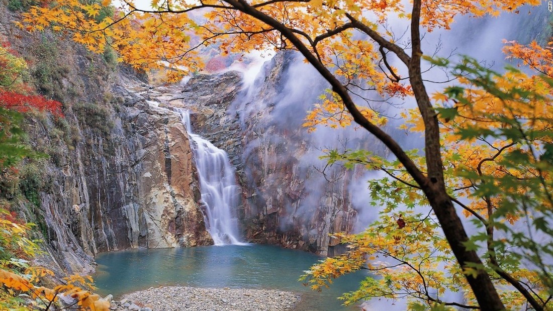 Thác nước Torigoe - no - taki nằm ở gần khu resort trượt tuyết Shizukuishi