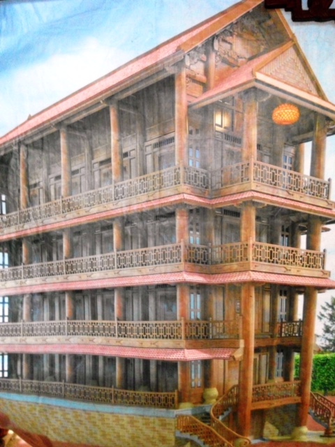 Ngôi nhà gỗ 5 tầng được dựng từ 22 cột gỗ sao xanh xuất xứ từ Lào của đại gia Hà Tĩnh . Ảnh: Vietnamnet