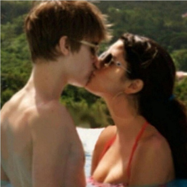 Bức hình mới nhất trên Instagram của nữ ca sĩ Selena Gomez và bạn trai