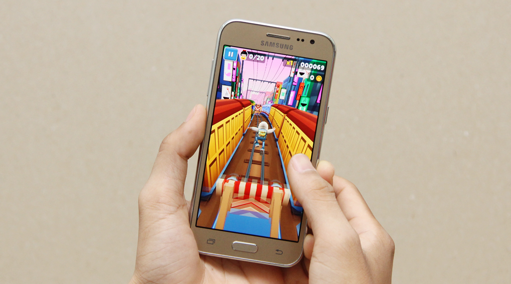 Samsung Galaxy J2 là smartphone giá rẻ dùng pin chuẩn Li-Ion dung lượng 2,000 mAh