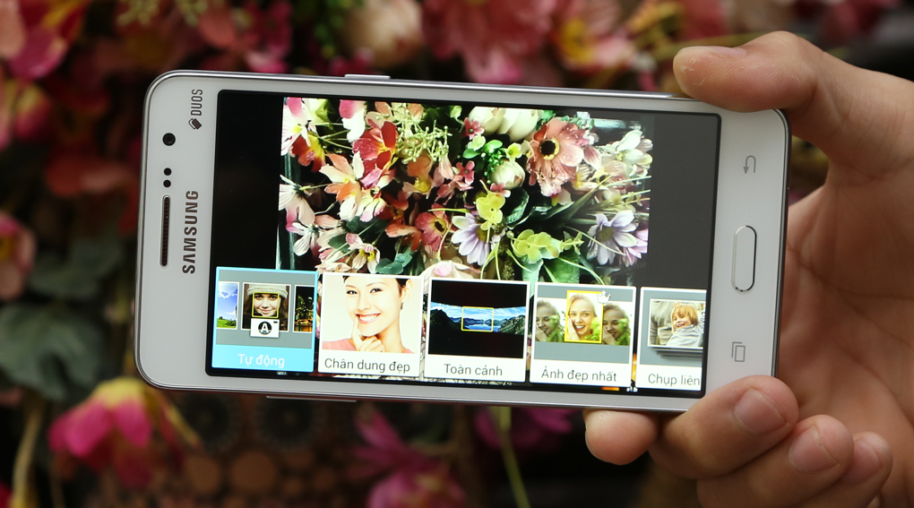 Samsung Galaxy Grand Prime là smartphone giá rẻ trang bị màn hình qHD rộng 5 inch