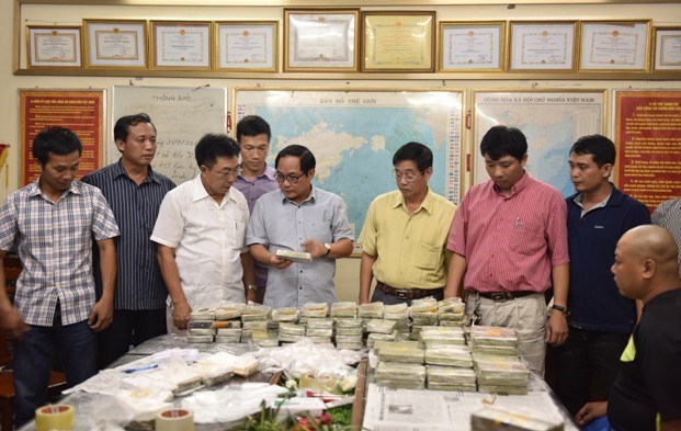 Phó Thủ tướng Nguyễn Xuân Phúc khen thưởng các đơn vị triệt xóa vụ 490 bánh heroin