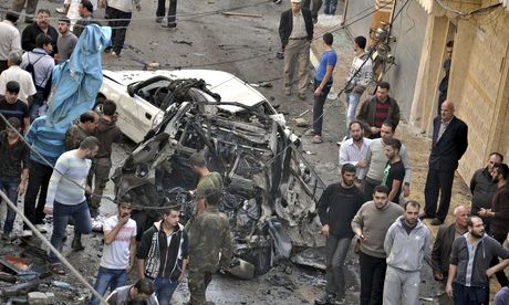 Đống đổ nát của xe bom phát nổ tại tỉnh Homs, nơi ISIS tiếp tục kiểm soát thêm 1 mỏ khí đốt. Ảnh Reuters