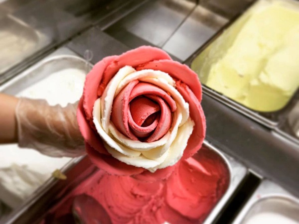Cách làm kem ốc quế hoa hồng