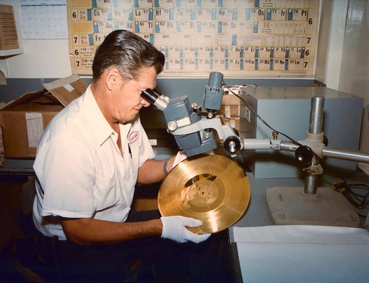 Các chuyên gia của NASA đã tìm ra cách để ghi hình ảnh trên những chiếc đĩa nghe nhạc. 