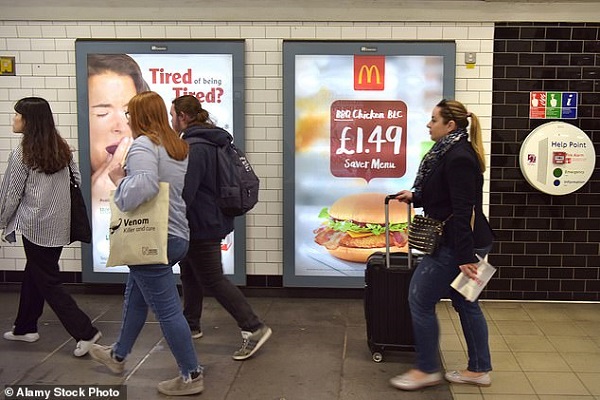 London: Cấm quảng cáo đồ ăn vặt trên các phương tiện giao thông công cộng