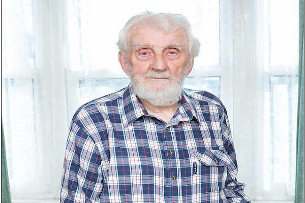 Người đàn ông 87 tuổi 'chiến đấu' với khối u ác tính bằng vitamin D