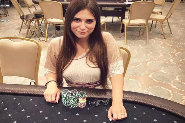 Ngôi sao chơi bài poker 'quyến rũ nhất nước Nga' tử vong trong nhà tắm