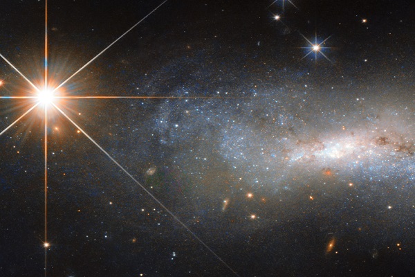 Phát hiện tín hiệu vô tuyến đến từ thiên hà khổng lồ ở xa xôi