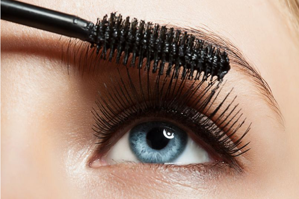 Chuyên gia tiết lộ: Mascara có thể làm hỏng mắt
