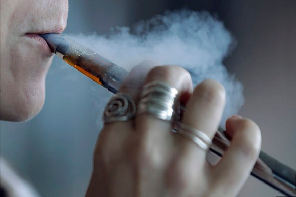 Tìm ra nguyên nhân khiến thuốc lá điện tử gây ra các bệnh về phổi