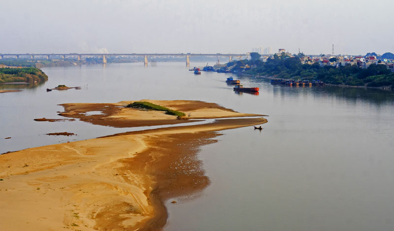 Siêu dự án giao thông tủy xuyên Á trên sông Hồng và kết hợp thủy điện trước đó đã gây lo ngại cho hàng loạt nhà khoa học