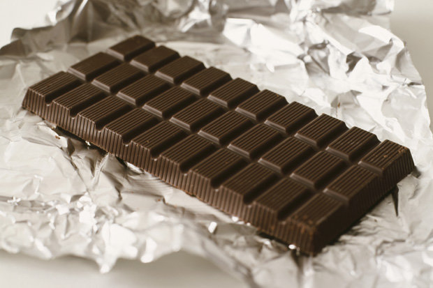 Ăn một chút socola trước khi tập gym có thể tăng khả năng chịu đựng của bạn. Ảnh: Getty Images