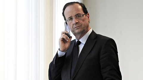 Tổng thống Pháp François Hollande rất yêu thích chiếc iPhone 5
