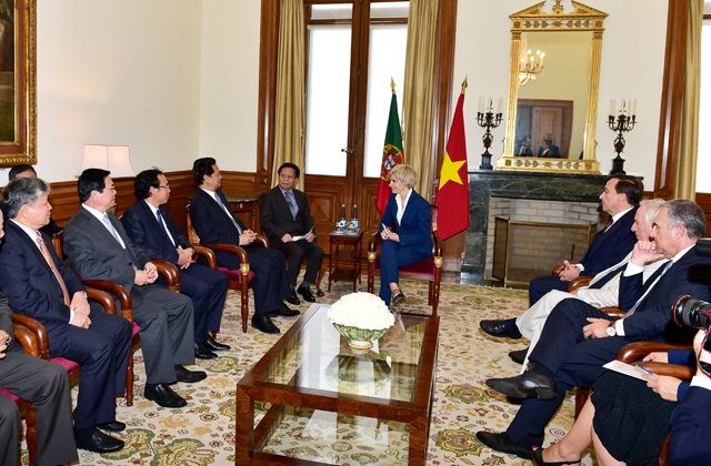 Thủ tướng Nguyễn Tấn Dũng đã gặp Chủ tịch Quốc hội Bồ Đào Nha, bà Maria da Assunsao. 