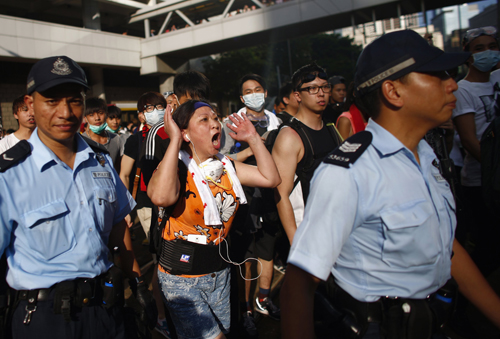 Biểu tình Hồng Kông làm tê liệt giao thông, trường học, doanh nghiệp