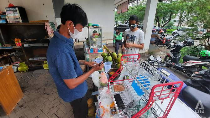 Bác bỏ thông tin sữa tiệt trùng, nước dừa có thể ngăn ngừa COVID