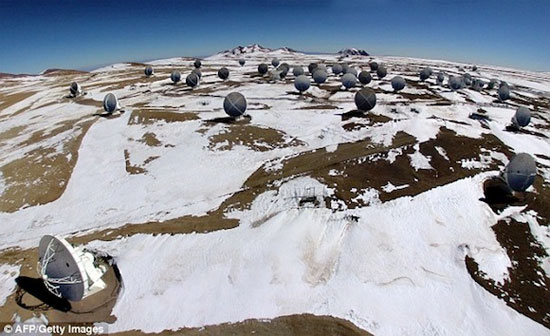 Tuyết trắng rơi dày trên sa mạc Atacama còn là một hiện tượng bí ẩn chưa lý giải